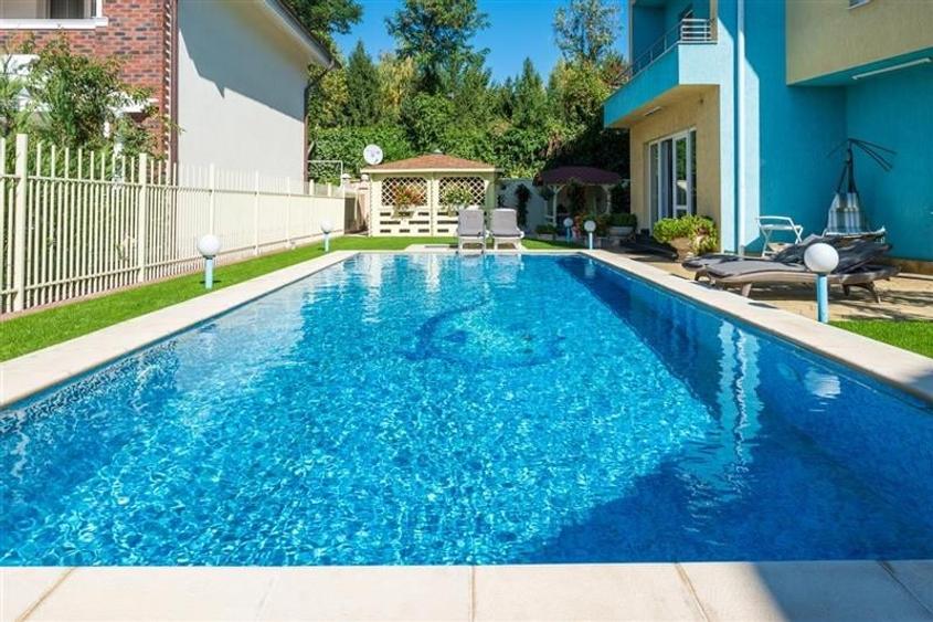 Vila cu piscina.Iancu Nicolae. Exclusivitate. - 2