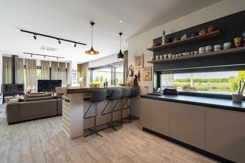 Vila individuala cu piscina si deschidere la lac - Izvorani, zona exclusivista - 13