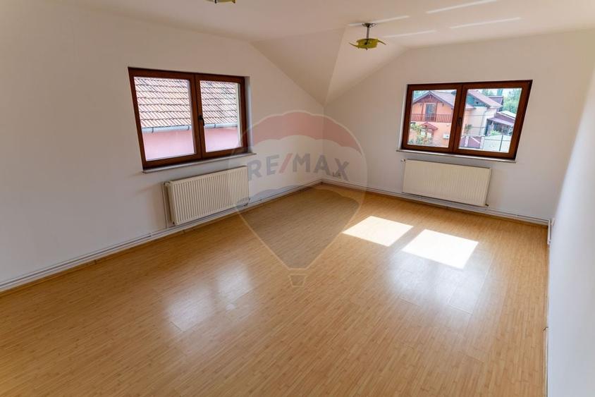 Vila /Pensiune 6 camere in Cristur, jud Hunedoara - 4