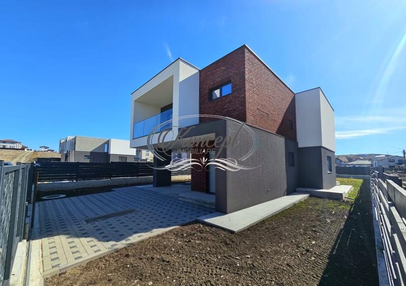 Locuinta moderna cu design cubic si curte plana in Dezmir - 3