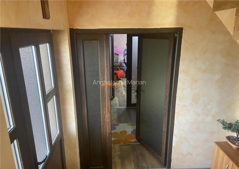 Casa de situata la Vanatori , parter si mansarda , 168 mp ,