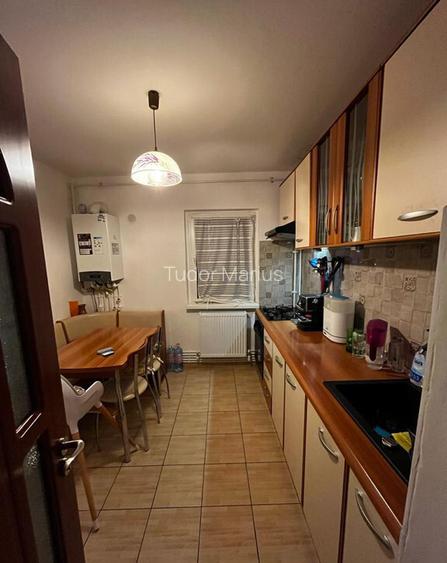 Apartament 4 camere zona de sud a ora?ului