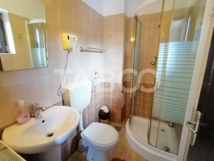 Pensiune 13 camere 16 bai sauna piscina si teren 1565 mp Cisnadioara - 26