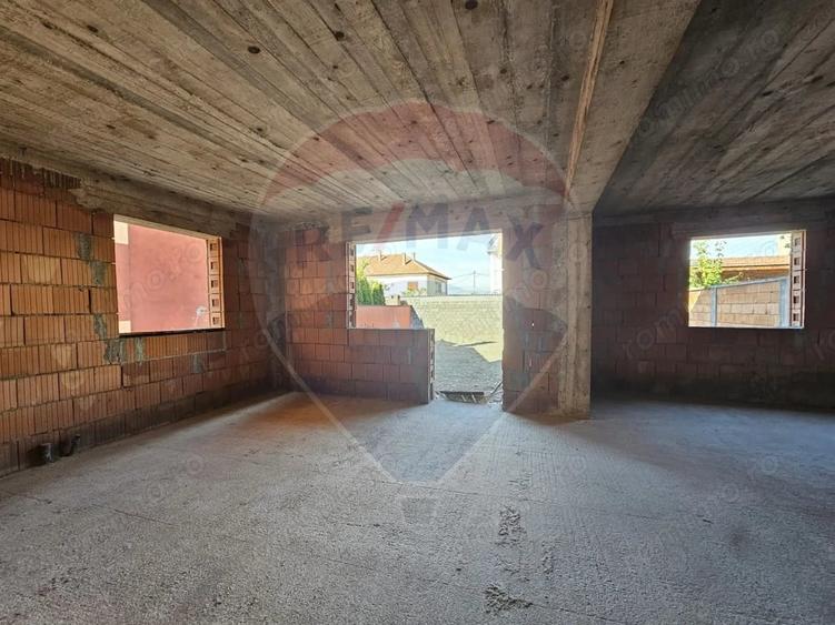 Casă cu 6 camere cu Teren 350 Mp în Central
