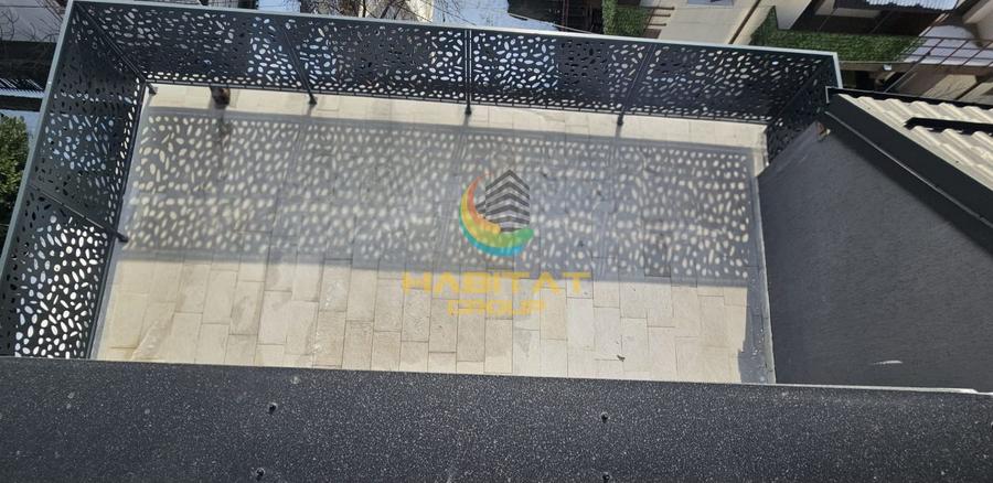 Penthouse cu 3 camere semidecomandat în Splaiul Unirii