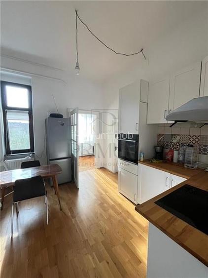 BALCESCU - Cladire renovata - 3 Camere - Centrala proprie  - Curte 137mp