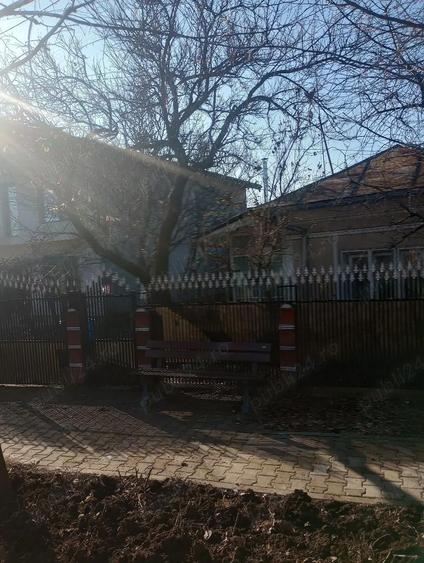 Vand, schimb casa la curte - 8