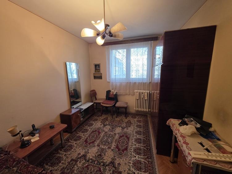 Titan, 10 minute metrou Costin Georgian, la piata Minis, 2 gr sanitare - 21