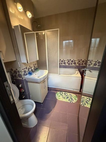 Inchiriez apartament 3 camere - 1