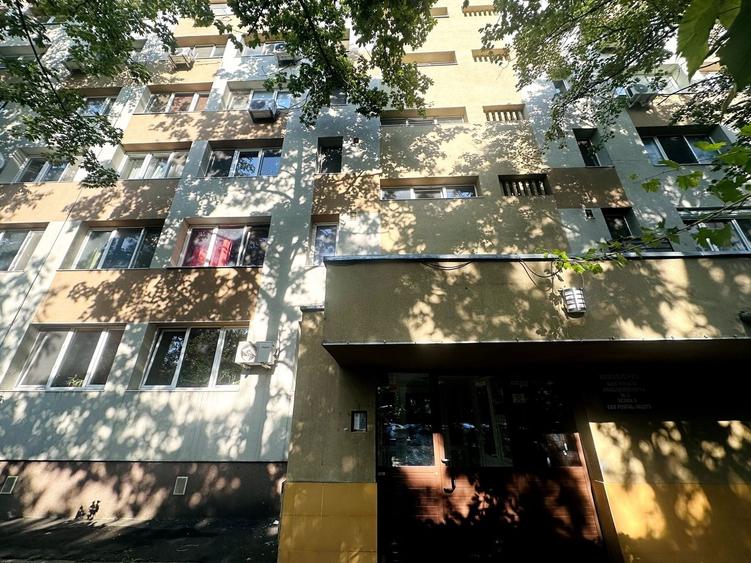Apartament cu 4 camere semidecomandat în Drumul Taberei