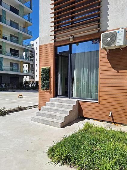 Vind Garsoniera mobilata la 35m de mare - 2