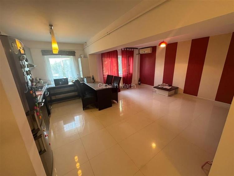 Apartament cu 2 camere decomandat în Sud
