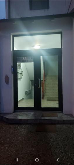 Vand apartament doua camere la Demisol zona Salaj sec 5 pret 69.500 E. - 6