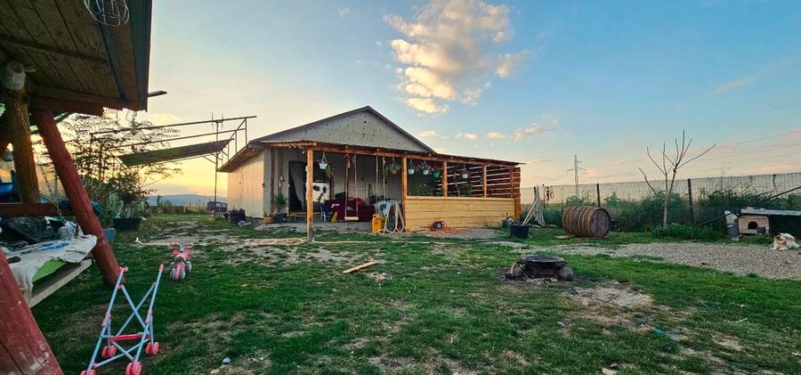 Casă individuală cu 2 camere cu Teren 5600 Mp în Golești