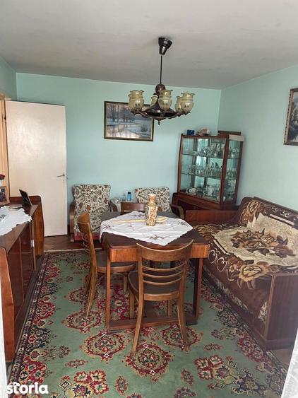 De vanzare apartament 4 camere, strada Carpati, central - 12