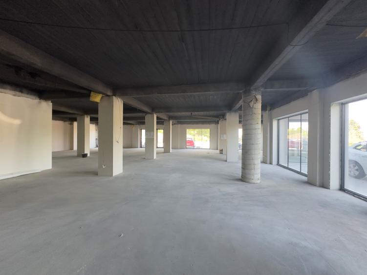 De inchiriat doua spatii comerciale in Suceava str Traian Vuia 224mp si 327mp - 2