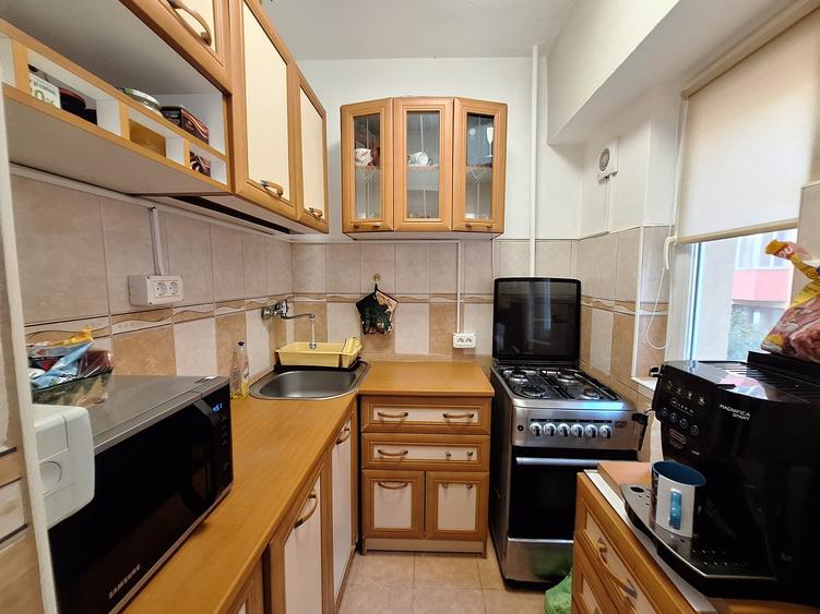 Garsoniera-et 1-bloc izolat termic-complet mobilata si utilata- zona UMT - 8