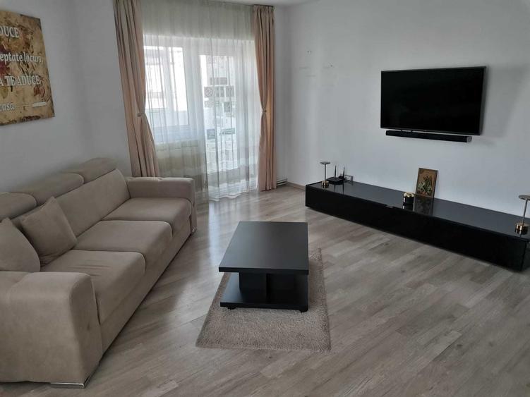 Apartament cu 3 camere decomandat în Tomis III