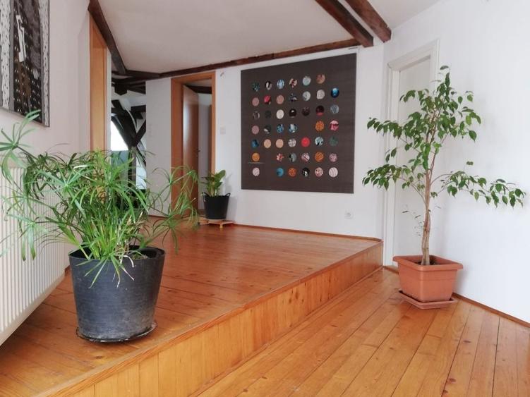 Apartament cu 4 camere decomandat în Central