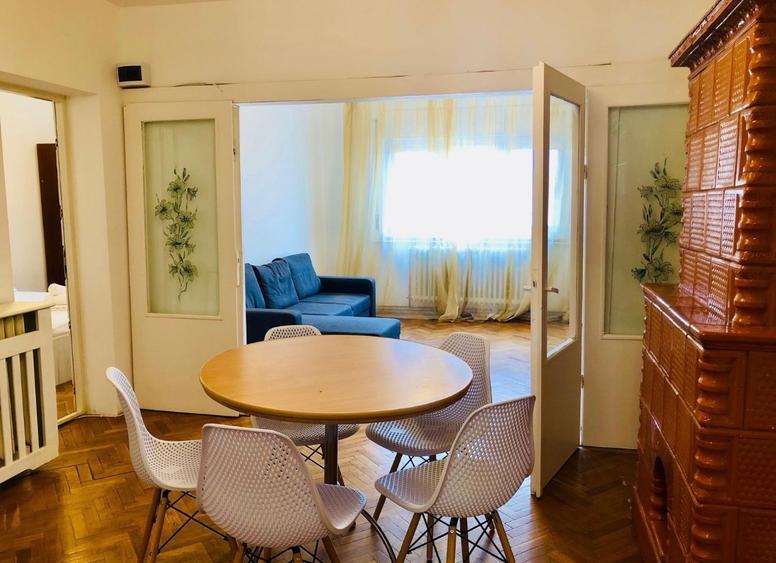 Apartament cu 4 camere decomandat în Punctele Cardinale
