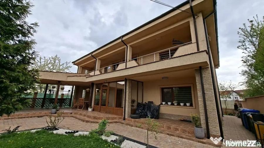 Casă cu 6 camere cu Teren 445 Mp în Nord