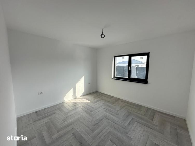 Casă cu 4 camere cu Teren 400 Mp în Clinceni