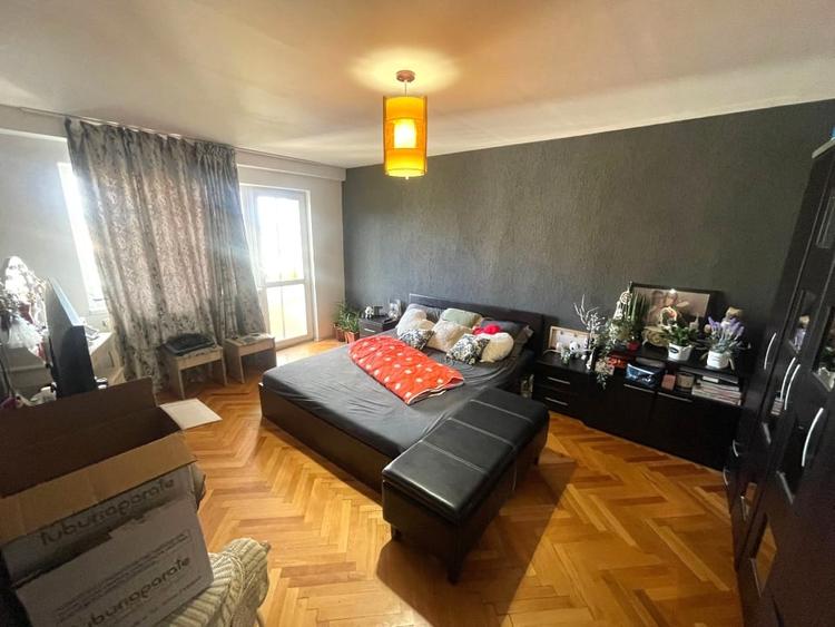 Apartament cu 3 camere, mobilat în Cetate