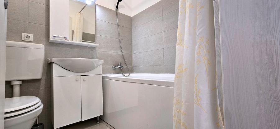 Apartament cu 2 camere semidecomandat în Apărătorii Patriei