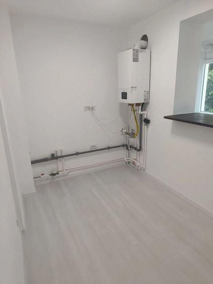 Apartament cu 3 camere semidecomandat în Alexandru Obregia