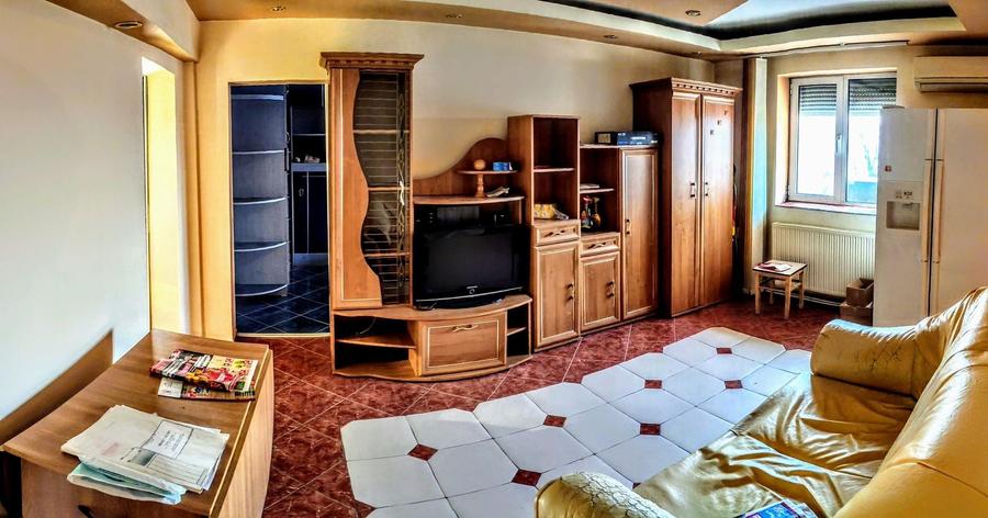 Apartament cu 3 camere, mobilat în Sud