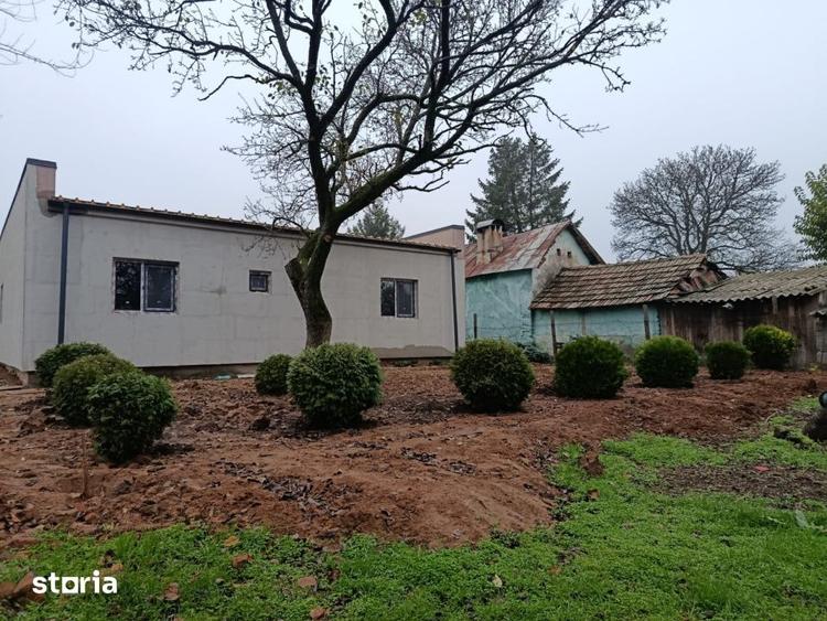 Casă cu 4 camere cu Teren 300 Mp în Calea București