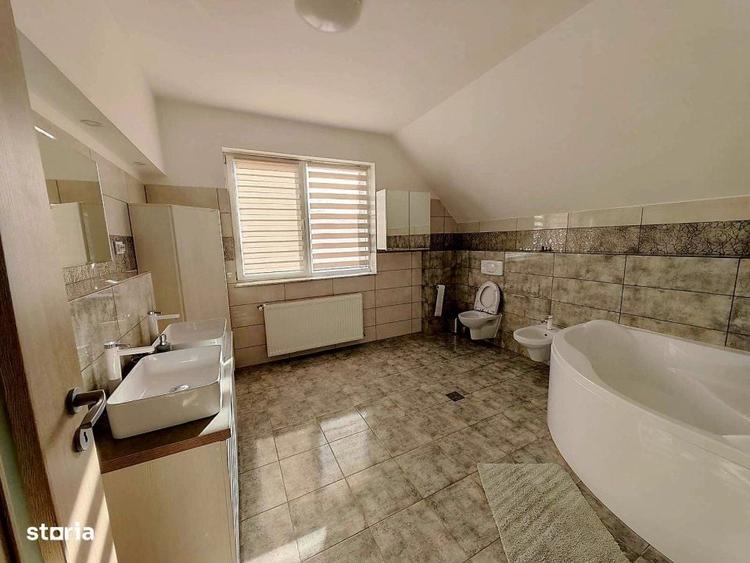 Casă cu 4 camere cu Teren 475 Mp în Central