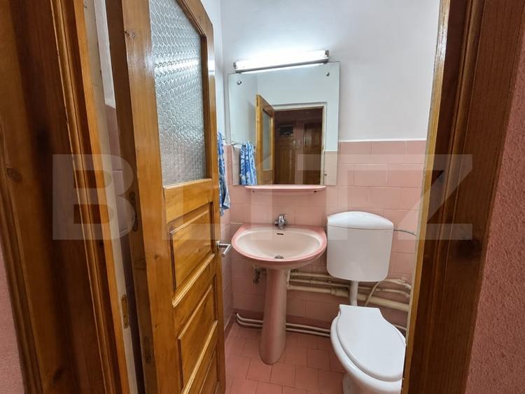 Apartament cu 3 camere decomandat, mobilat în Central