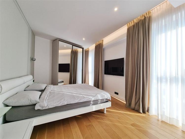 Apartament cu 4 camere semidecomandat, mobilat în Herăstrău