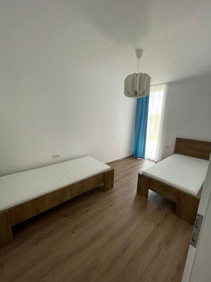 Apartament cu 3 camere semidecomandat în Lipovei