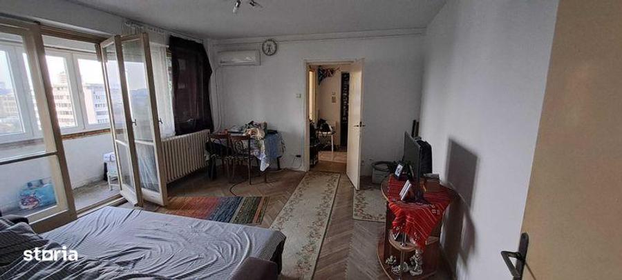 Apartament cu 3 camere semidecomandat în Baba Novac