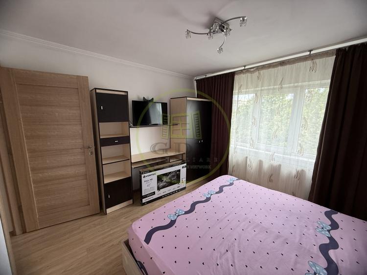 Apartament cu 3 camere decomandat, mobilat în Rovine
