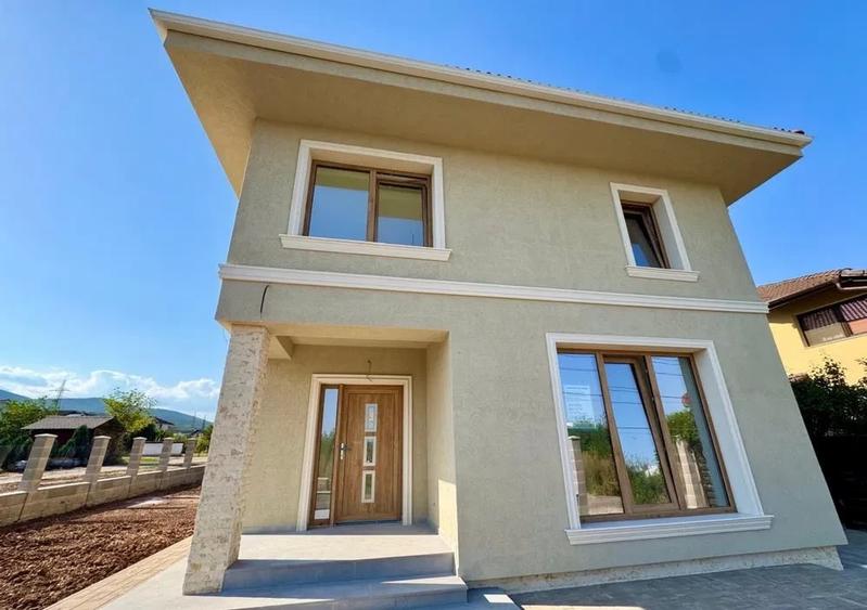 Casă individuală cu 5 camere cu Garaj în Cetate