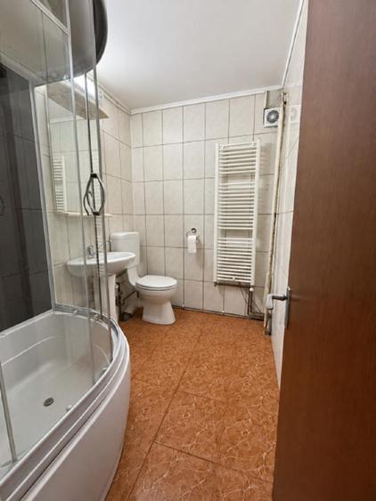 Apartament cu 4 camere, mobilat în Sebastian