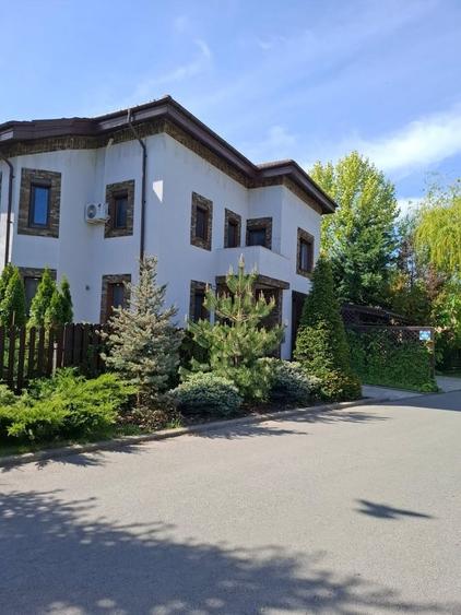 Casă cu 6 camere cu Teren 565 Mp în Central