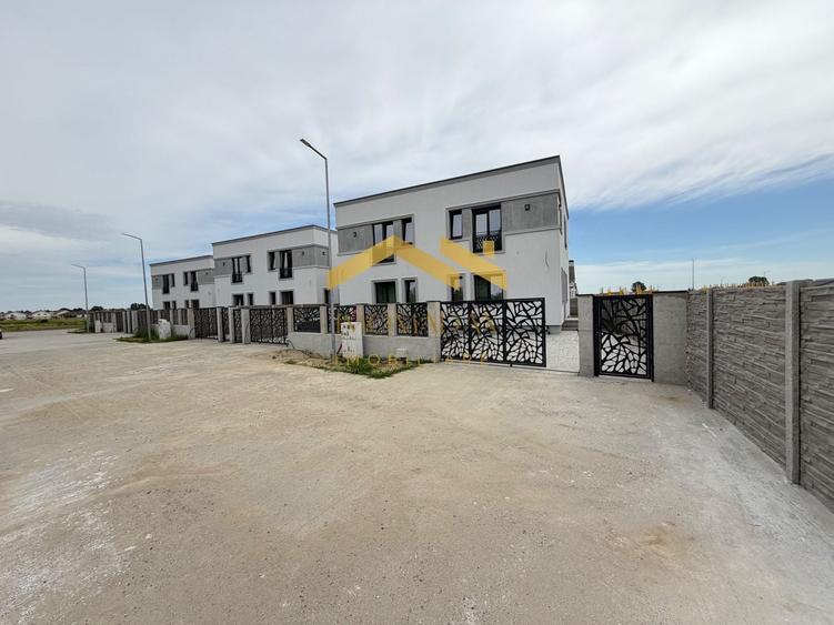 Duplex cu 4 camere cu Canalizare în Bucovăț (Remetea Mare)