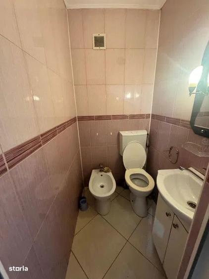 Apartament cu 4 camere semidecomandat, mobilat în Pantelimon