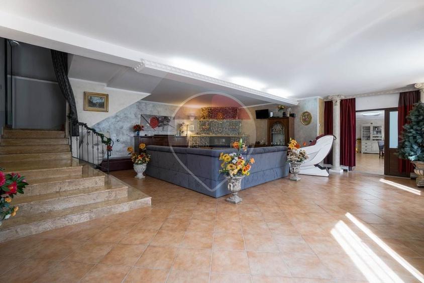 Casă individuală cu 6 camere cu Piscina în Mândra