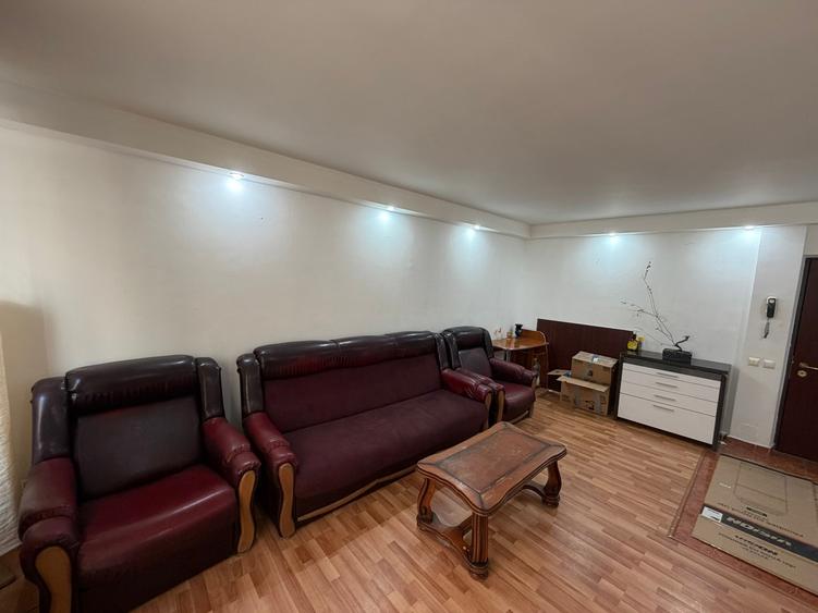 Apt 2 camere mobilate  Calea Victoriei, langa Hotel Radisson, etaj 2, bloc solid - 10