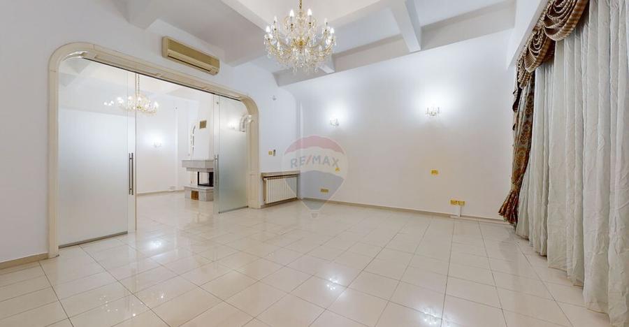 Spatiu deosebit | Destinatie mixta | Locuri parcare | 13 ... - 12