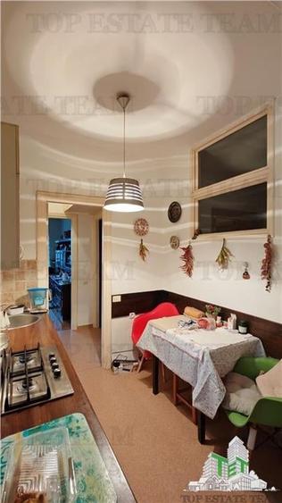 Apartament de 3 camere ultracentral, 2 intrari, lift cu acces privat, pod pentru - 18