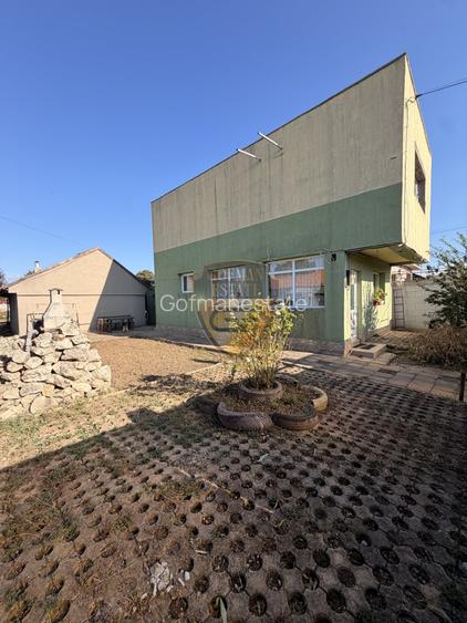 Casă cu teren de 1.400 mp – Palazu Mare