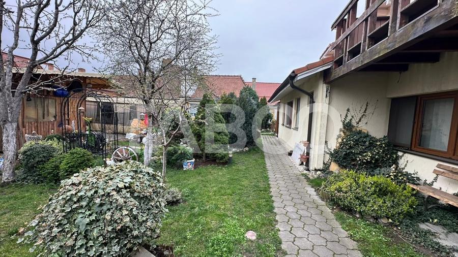 Casa cu garaj acces auto 2 apartamente separate zona Piata Cluj Sibiu - 2
