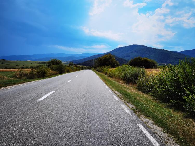 Teren intravilan cu acces asfaltat, situat între Săliște și Sibiel, la 300 m de - 3