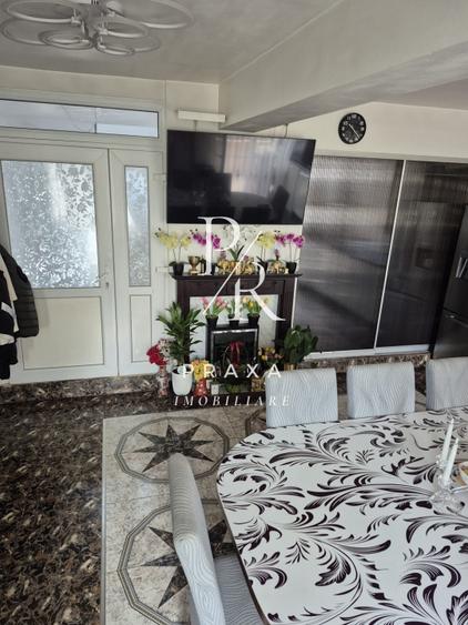 Dupex de vanzare transformat in 2 apartamente zona Metro! - 3